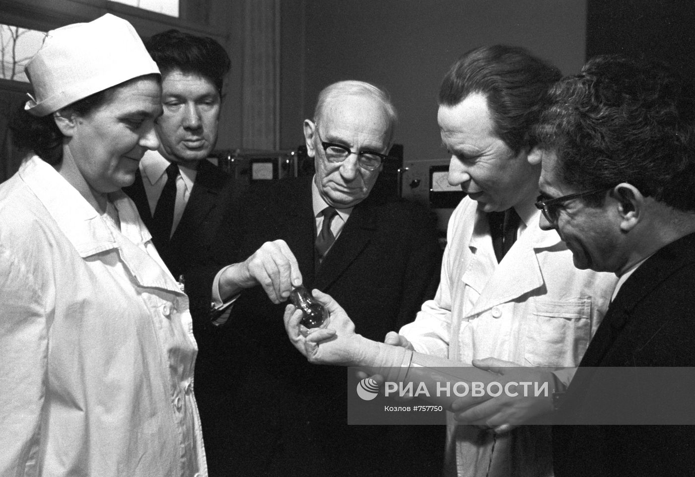 Л.В. Воскобойникова, Я.С. Сысин, Б.П. Попов-Ильин и Я.С. Якобсон