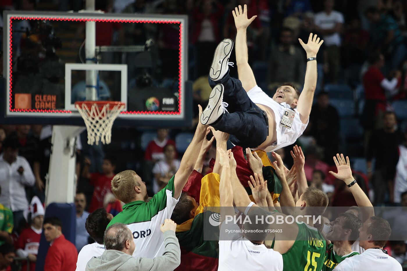Баскетбол. ЧМ 2010. Мужчины. Матч Литва - Сербия