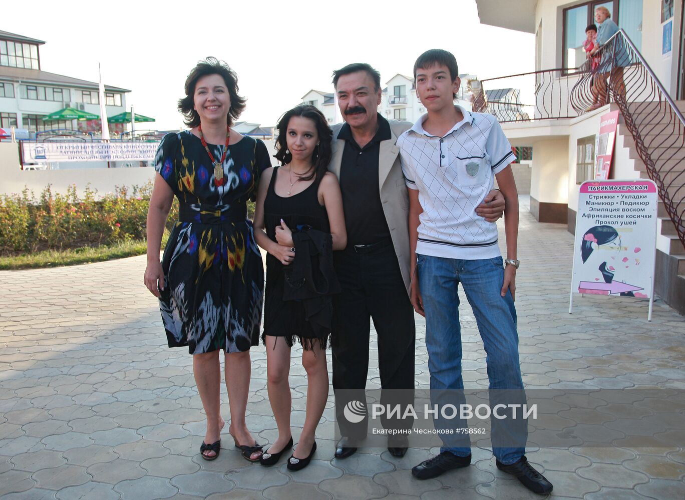 Рустам Сагдуллаев с семьей