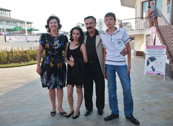 Рустам Сагдуллаев с семьей