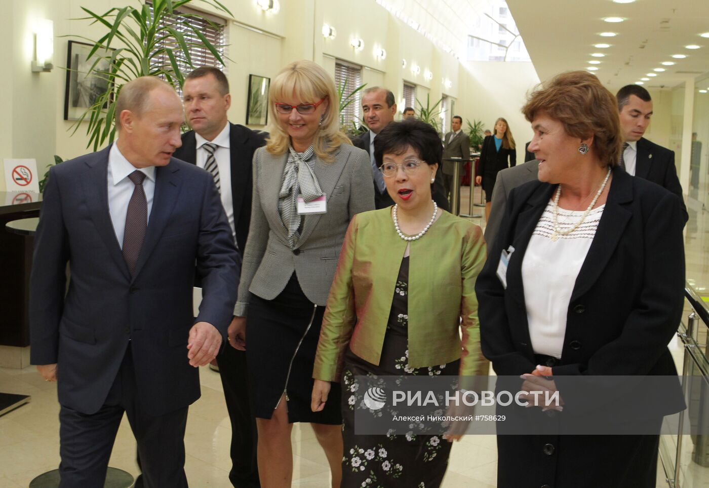 Владимир Путин принял участие в работе 60-й сессии ЕРБ ВОЗ