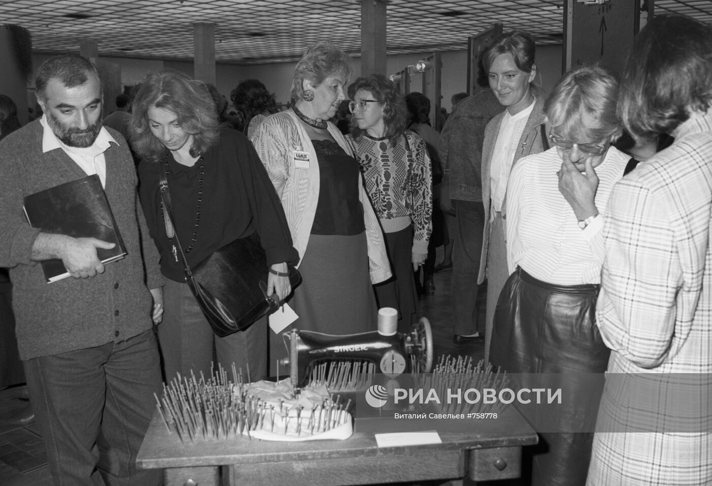 На выставке немецкого художника Гюнтера Юккера