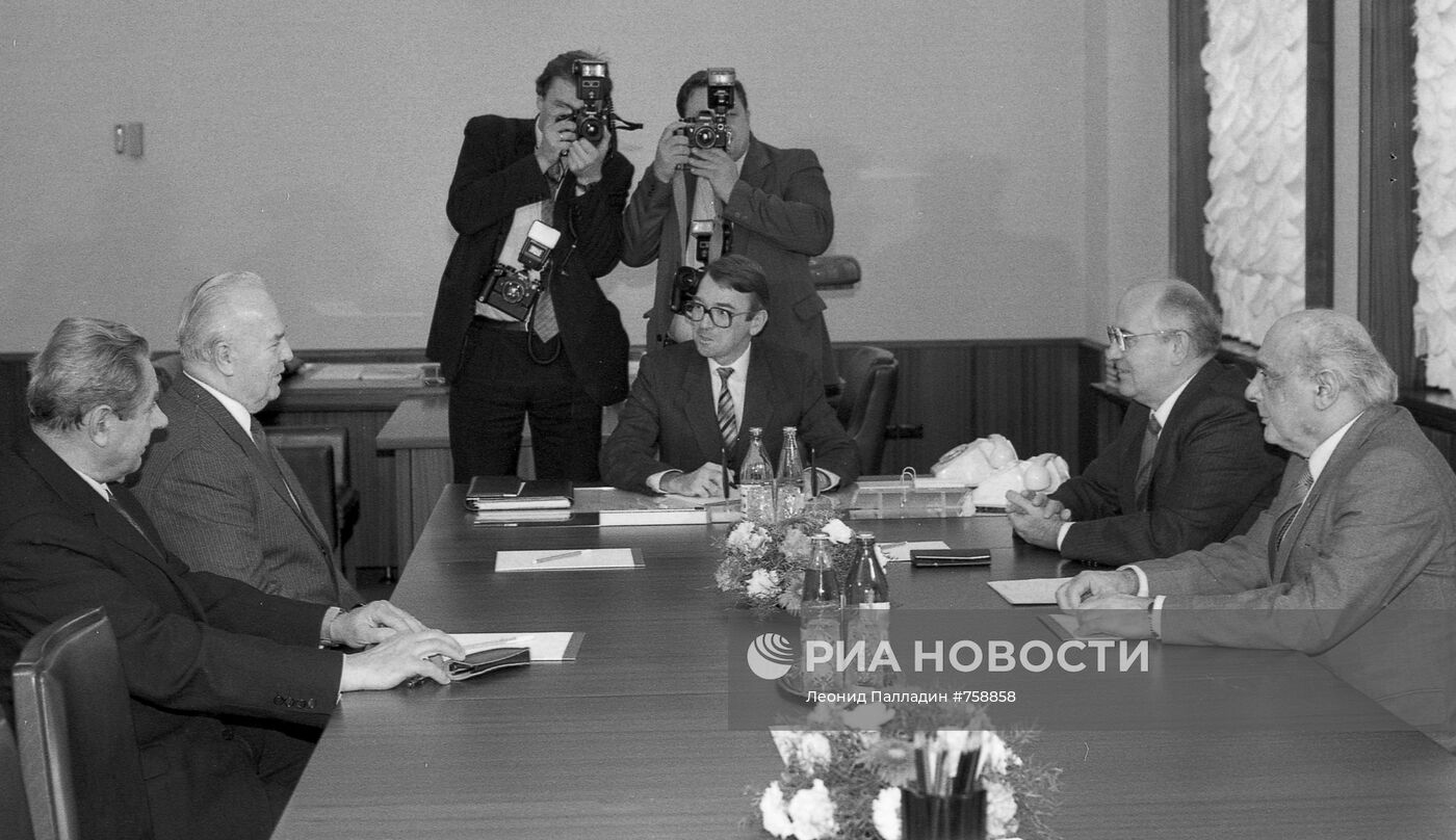 Генеральный секретарь чехословакии. Ладислав Адамец. Макариос визит в СССР. Ладислав Адамец 1989.