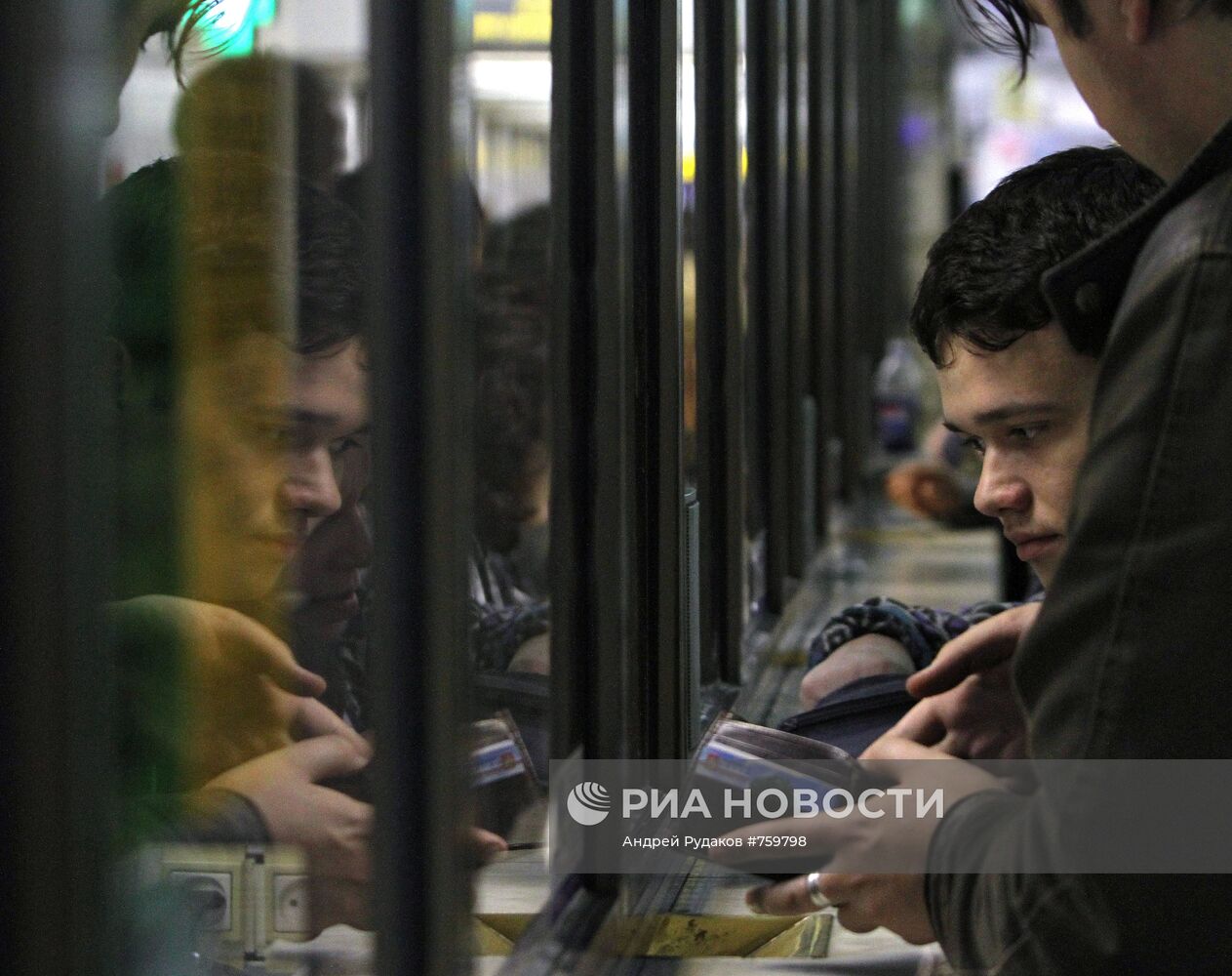 Работа касс и билетных контролеров Казанского вокзала Москвы