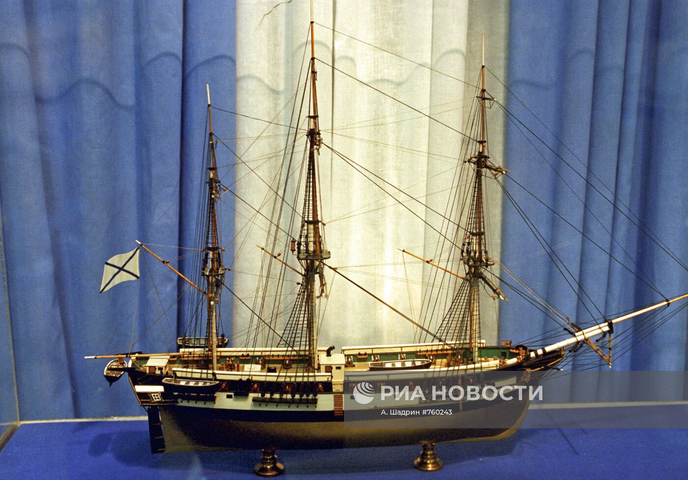 Модель шлюпа "Мирный"