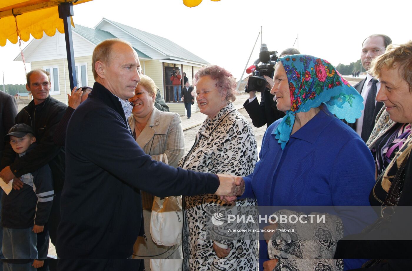 Премьер-министр РФ Владимир Путин посетил деревню Иватино