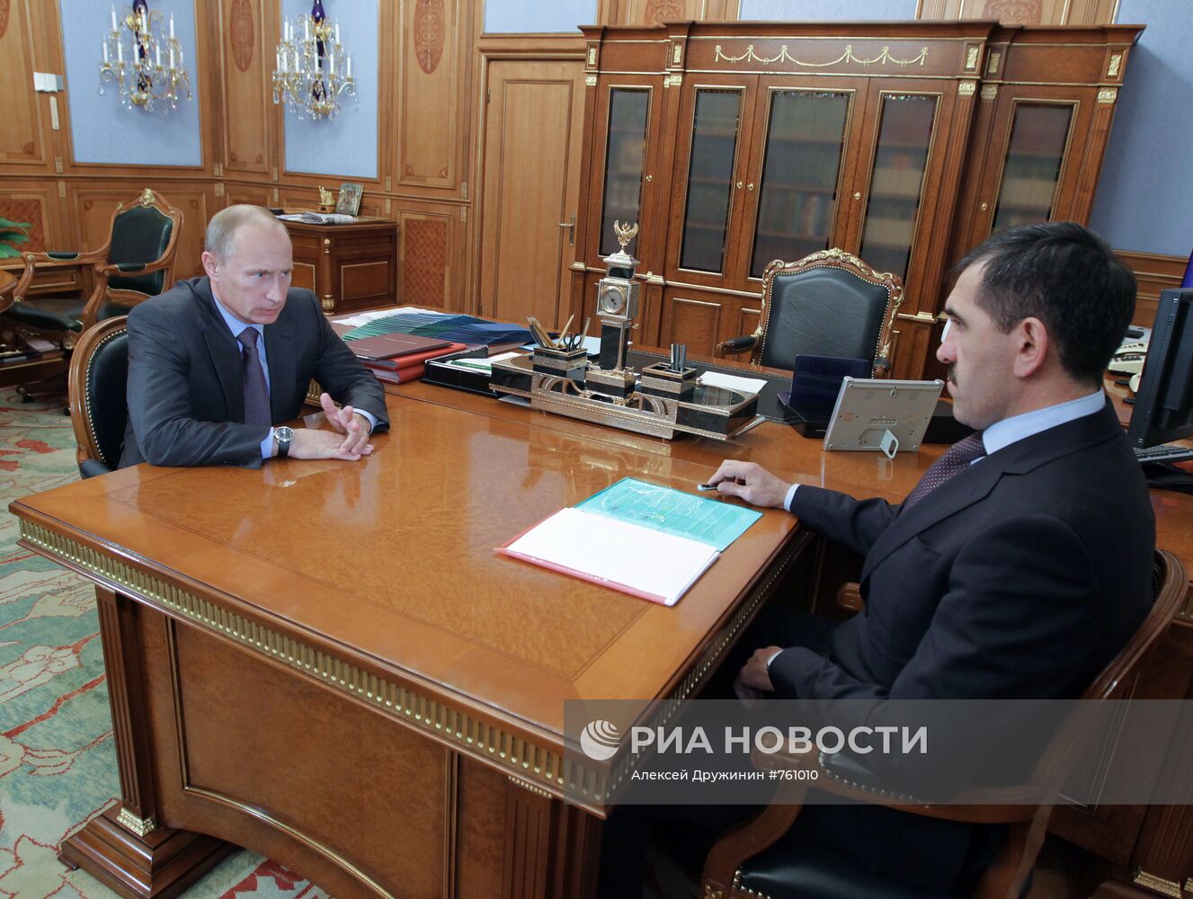 Владимир Путин провел рабочую встречу с Юнус-Беком Евкуровым