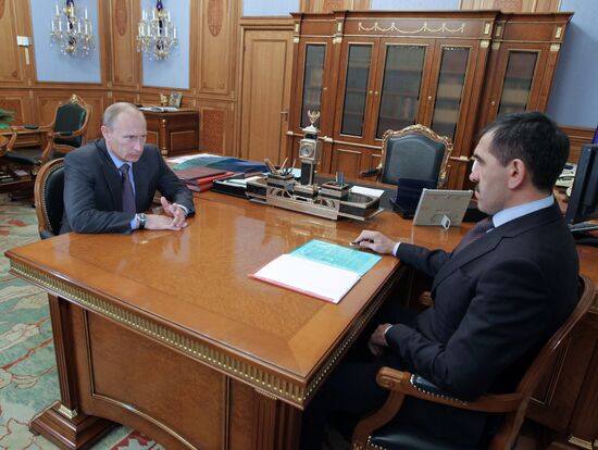 Владимир Путин провел рабочую встречу с Юнус-Беком Евкуровым