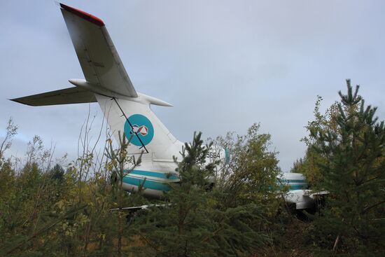 Самолет Ту-154 после экстренной посадки на аэродроме в Коми
