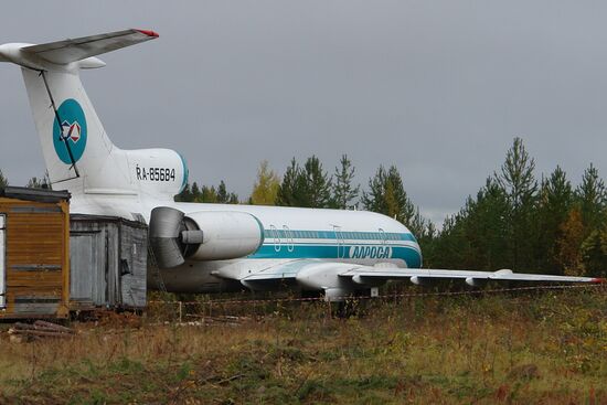 Самолет Ту-154 после экстренной посадки на аэродроме в Коми