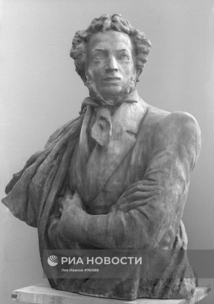 Скульптура "А. С. Пушкин"