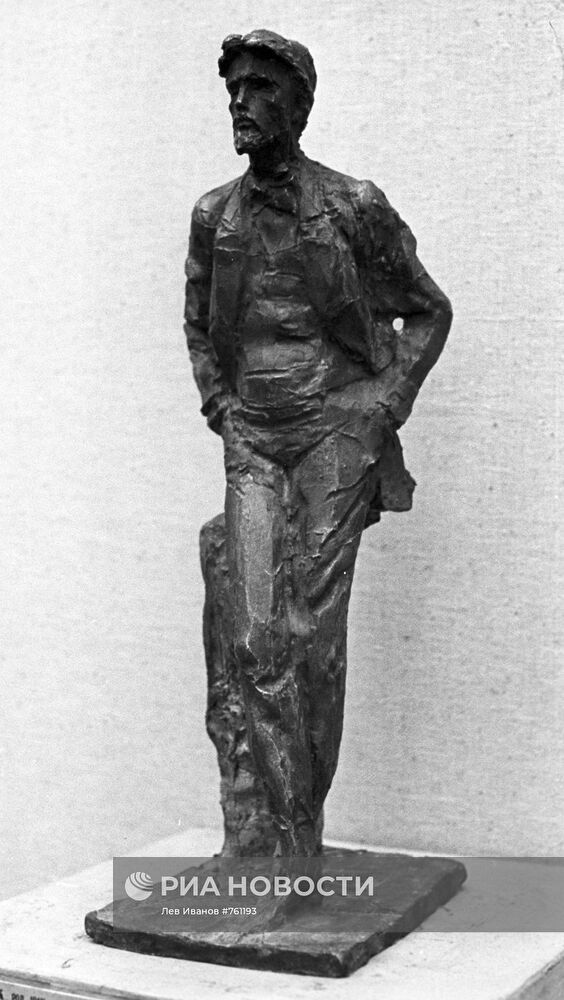 Скульптура "Чехов"