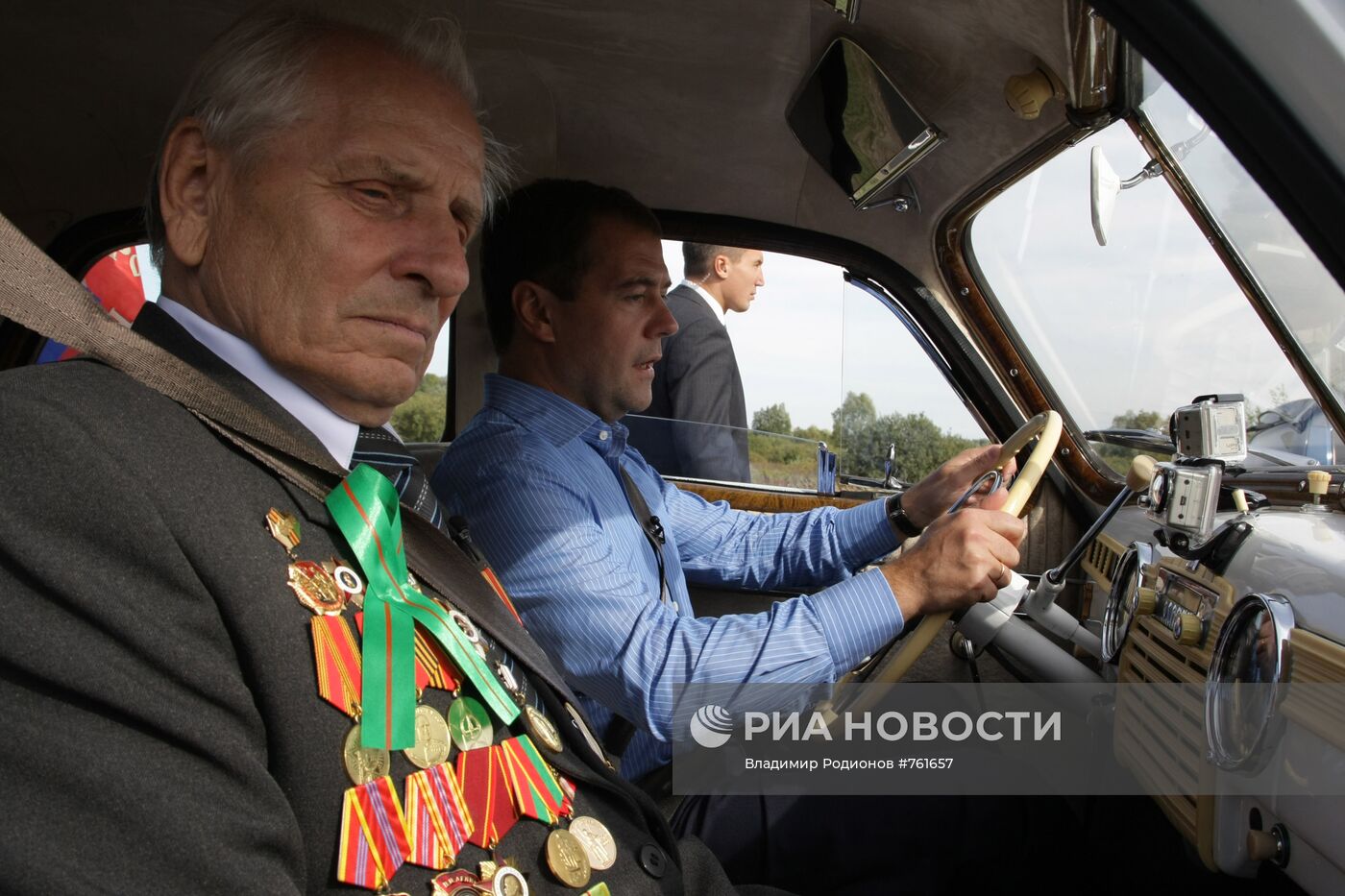 Д.Медведев участвует в автопробеге Петербург-Киев