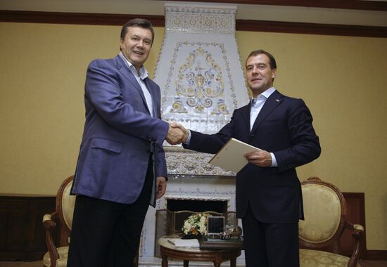 Д.Медведев и В.Янукович в "Завидово"