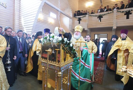 Патриарх Кирилл во время освящения храма
