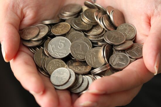 Центробанк РФ хочет прекратить выпуск монет в 1 и 5 копеек