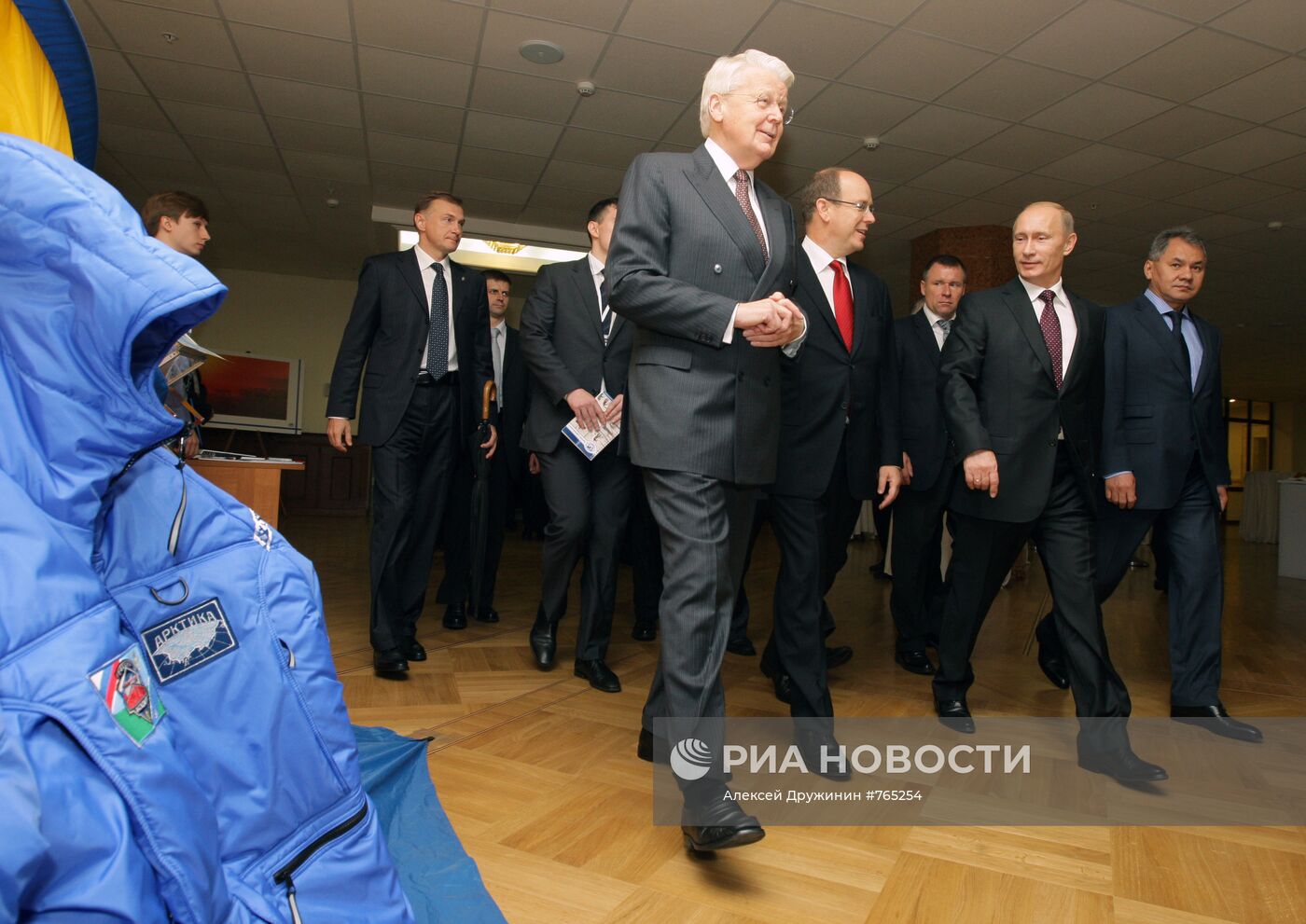 Владимир Путин принял участие в работе Арктического форума