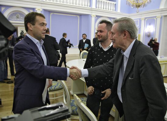 Д.Медведев провел встречу с российскими театральными деятелями