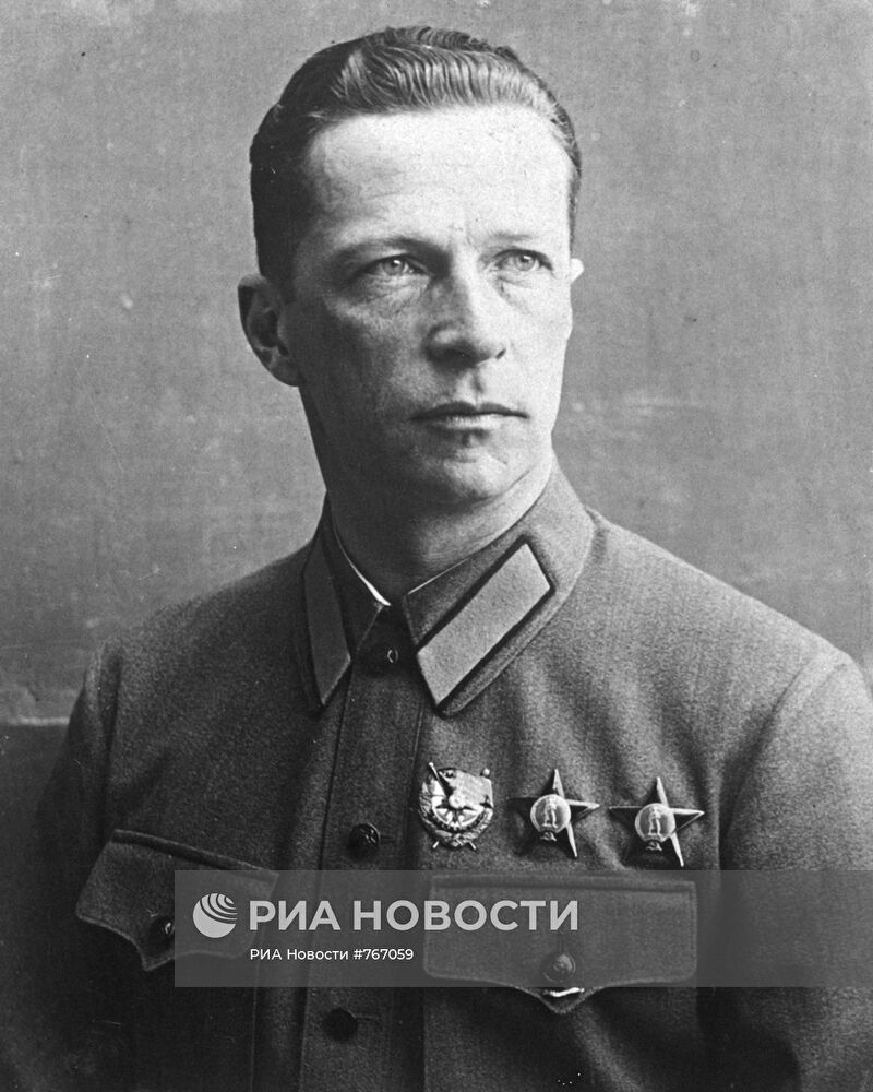 Советский летчик-испытатель Михаил Громов