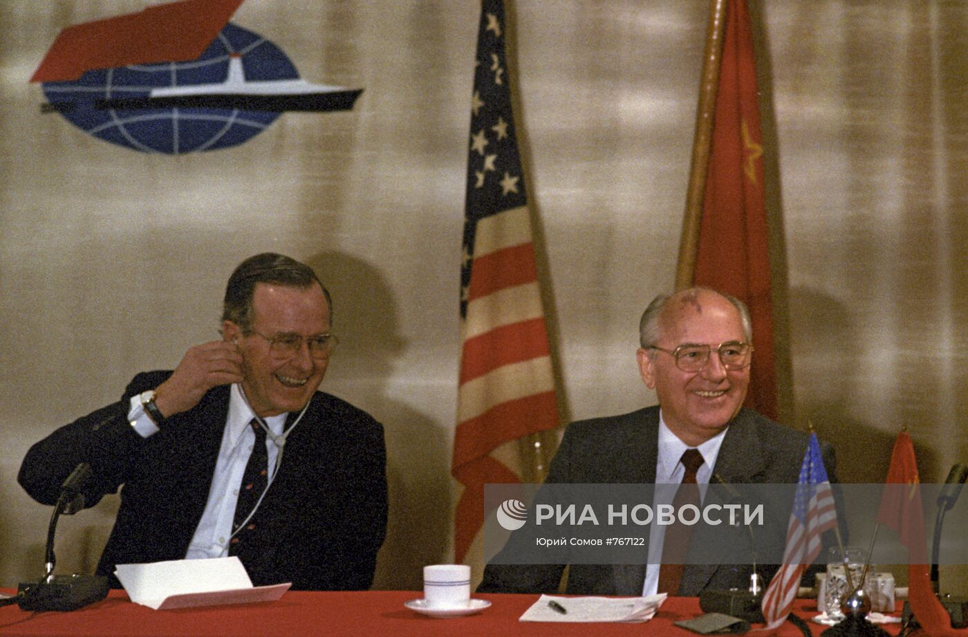Михаил Горбачев и Джордж Буш