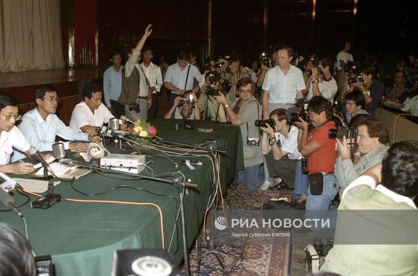 Пресс-конференция министра иностранных дел НРК Хун Сена