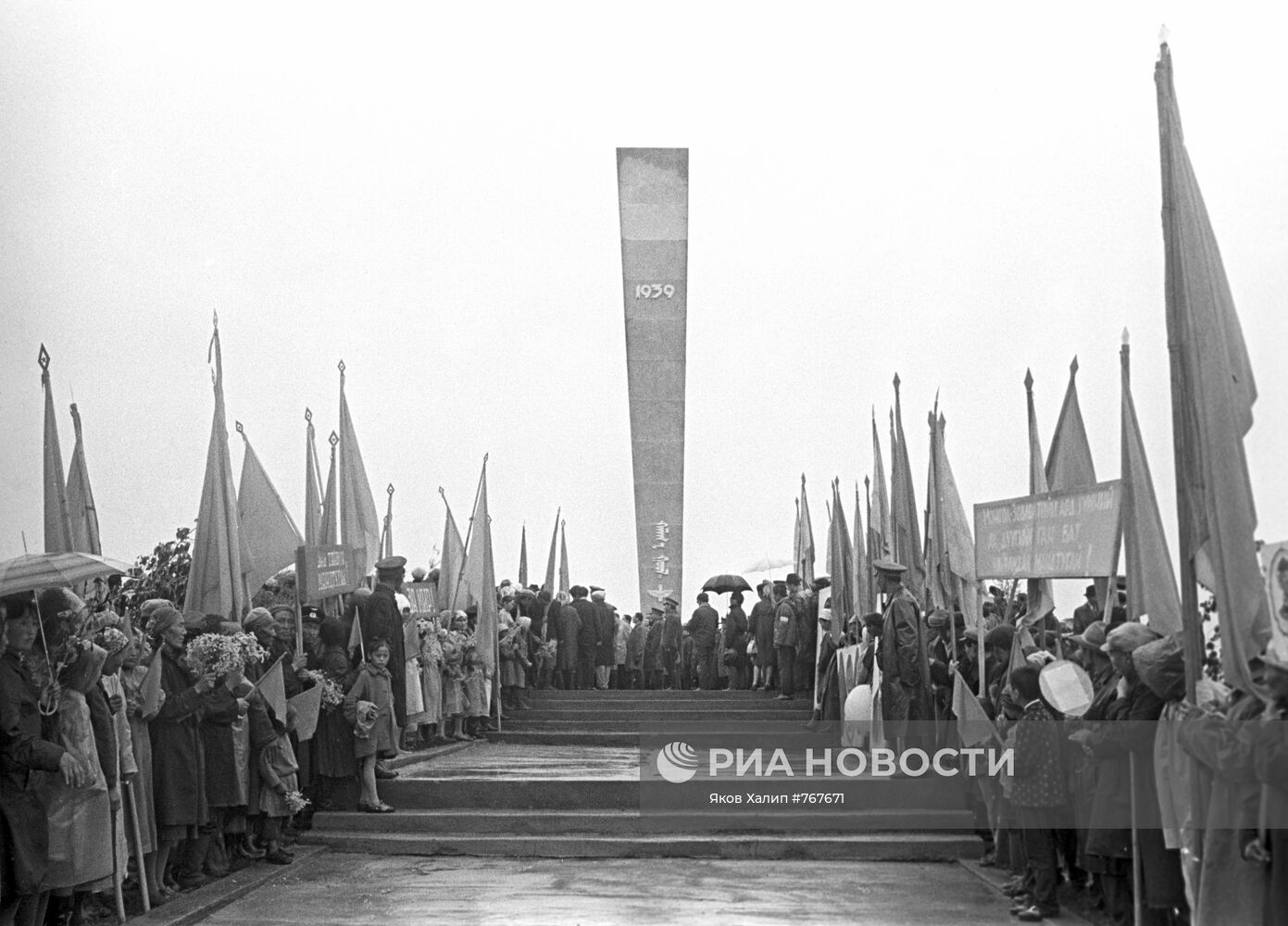 Мемориал советским летчикам в Чойбалсане