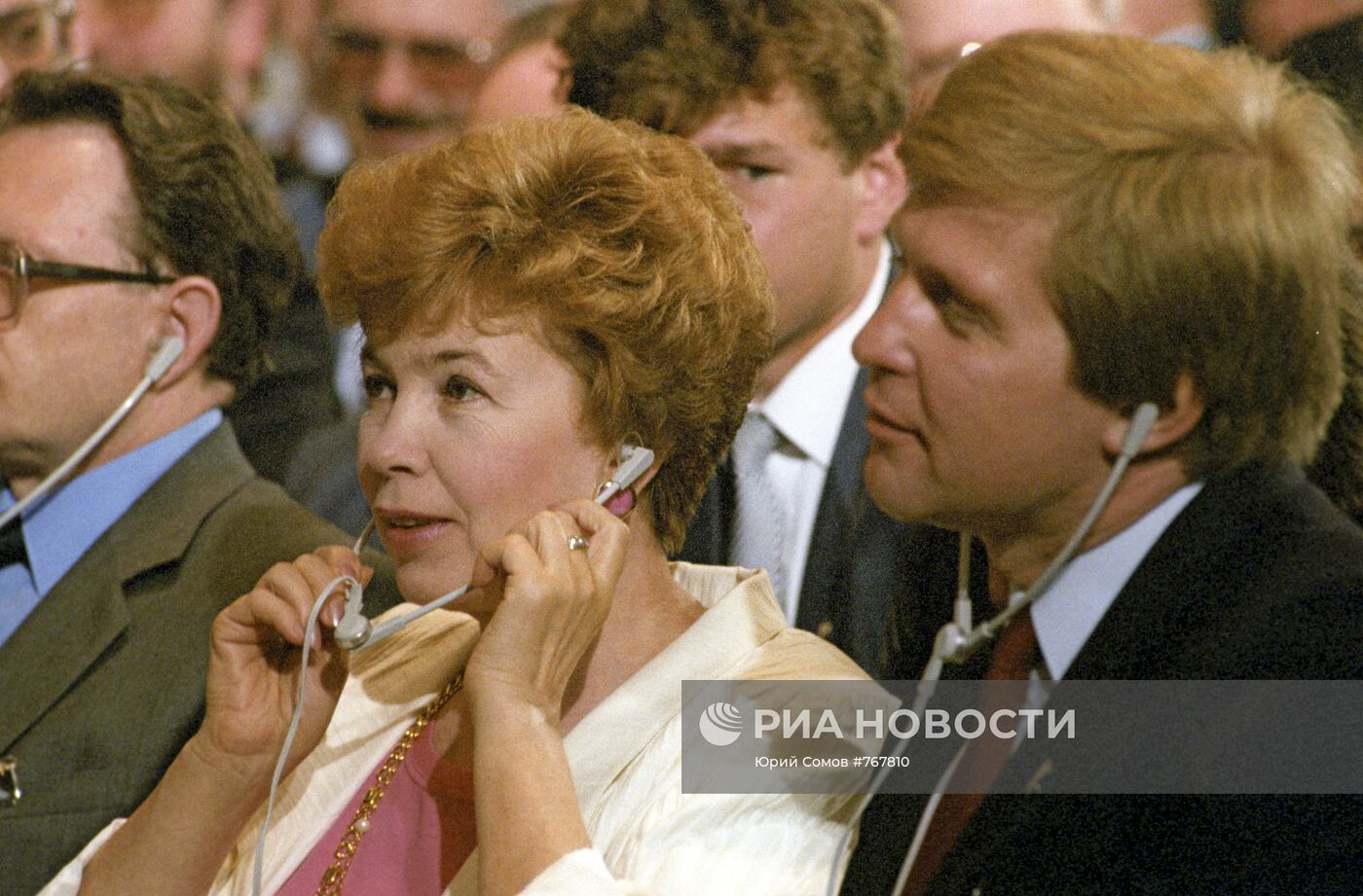 Раиса Максимовна Горбачева во время пресс-конференции