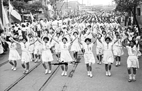 Корейские школьницы на демонстрации