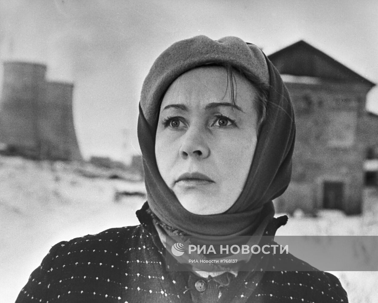 Кадр из фильма "Они не пройдут"