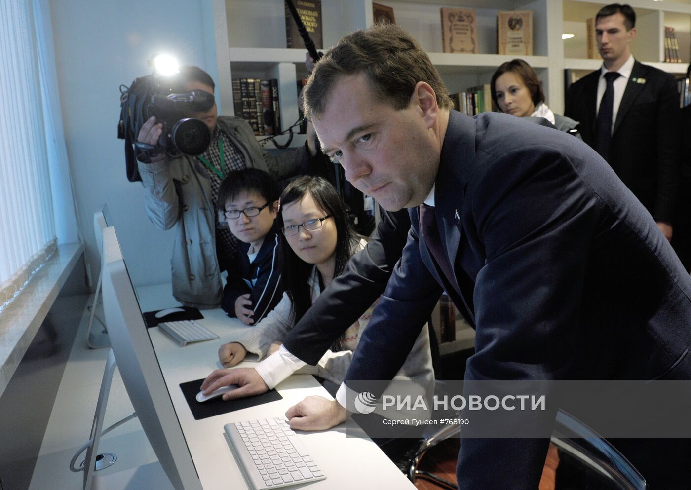 Официальный визит Дмитрия Медведева в Китай. Второй день