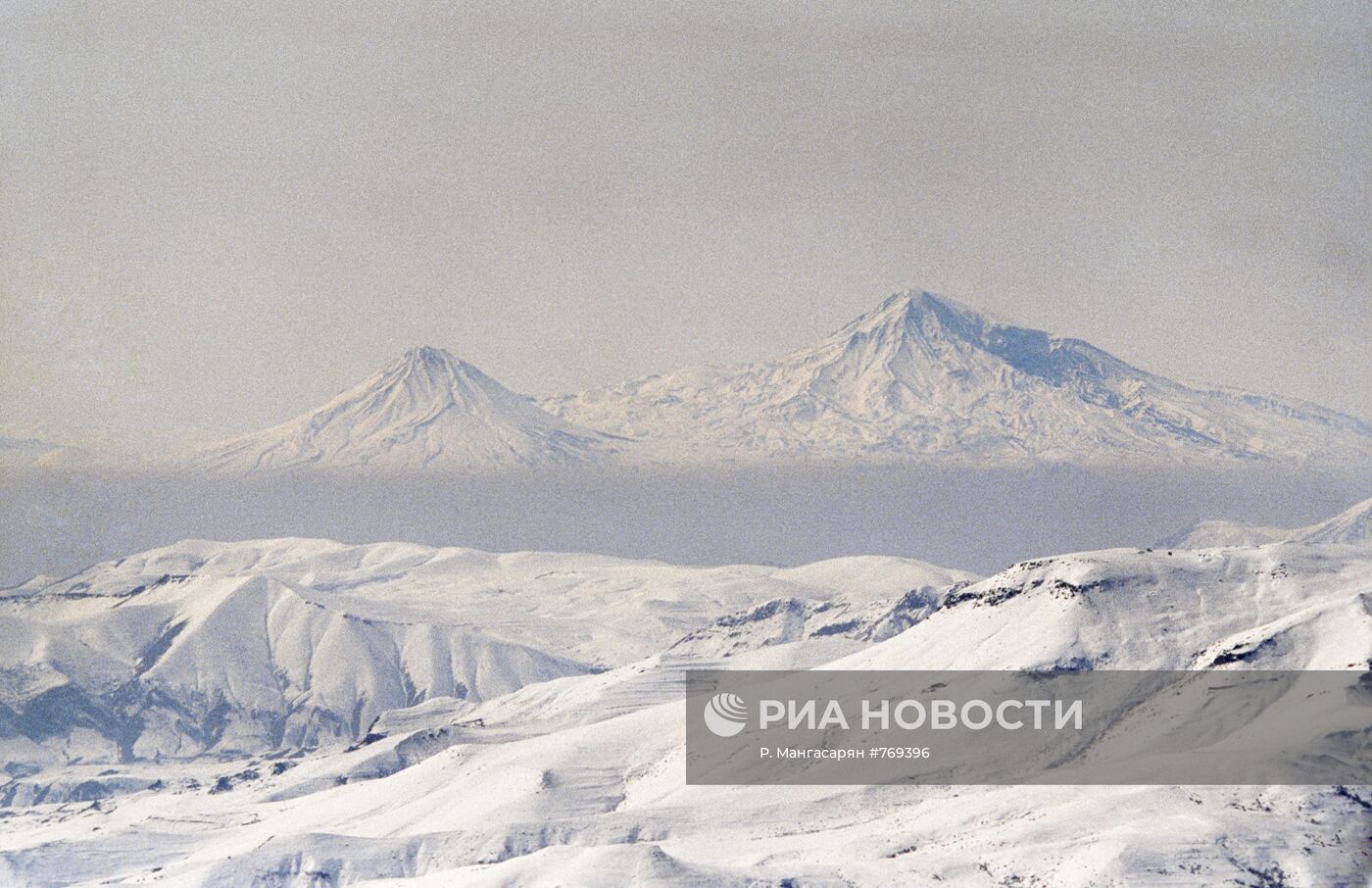Гора Арарат зимой. Снято с вертолета