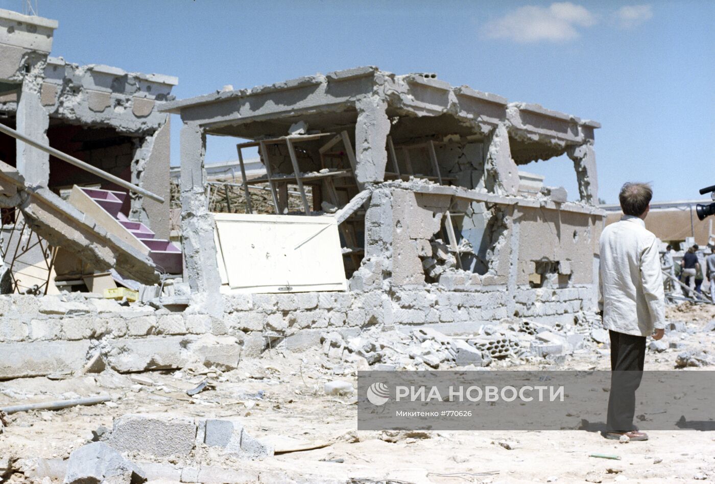 Разрушенные дома результате бомбардировки самолетами США
