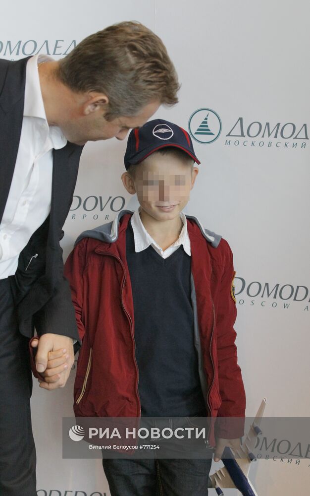 Брошенный в Доминикане 12-летний мальчик вернулся в Москву