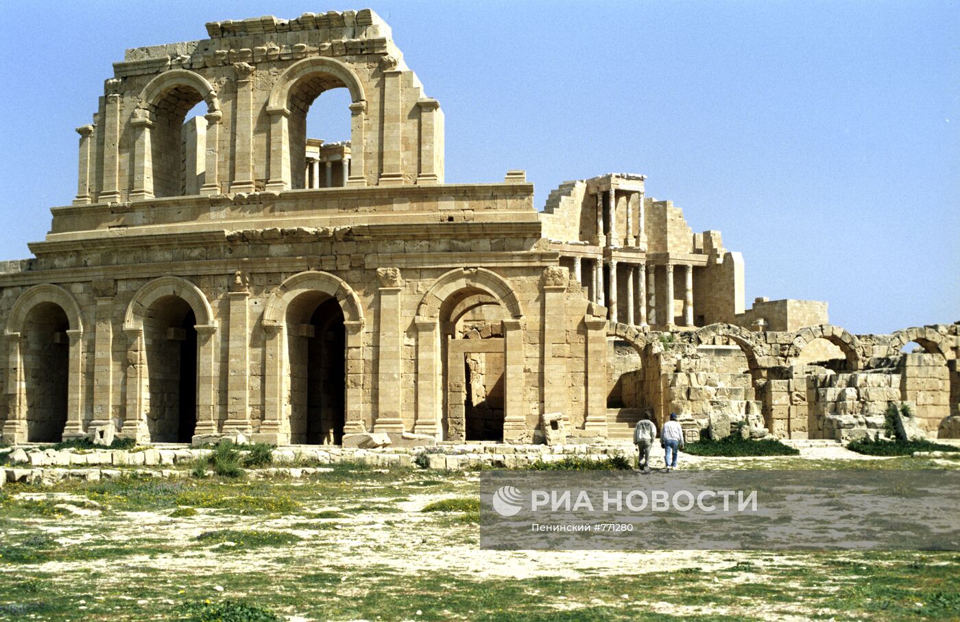 Развалины древнеримского амфитеатра