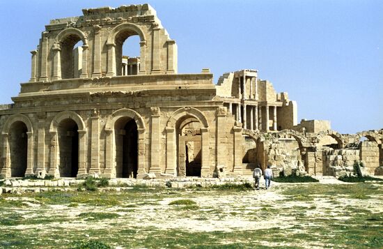 Развалины древнеримского амфитеатра