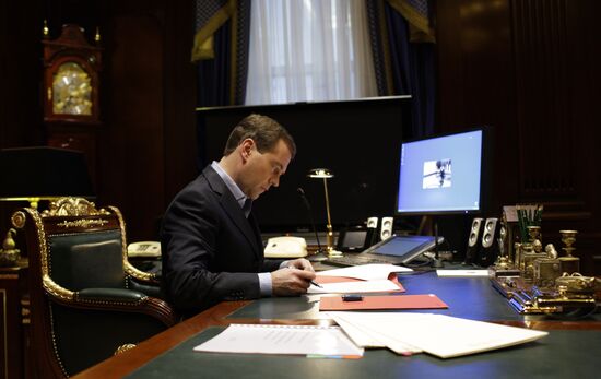 Президент РФ Д.Медведев в рабочем кабинете