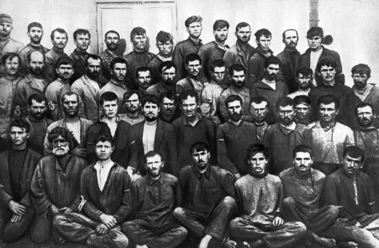 Арестованные румынские крестьяне