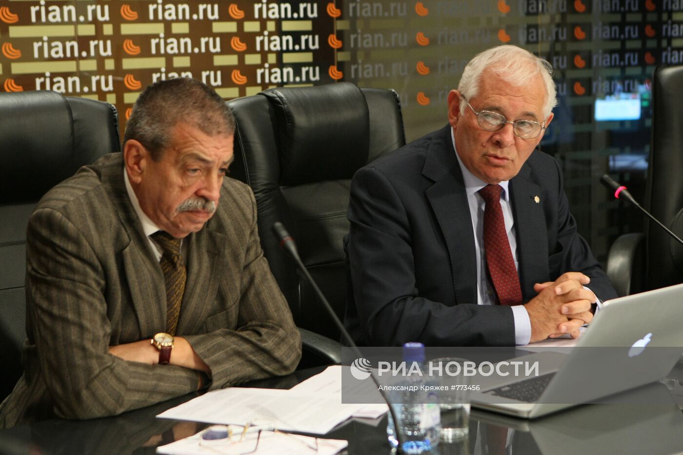 Пресс-конференция Леонида Рошаля и Михаила Кузьменко
