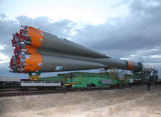 Вывоз ракеты-носителя "Союз-ФГ" на стартовый комплекс