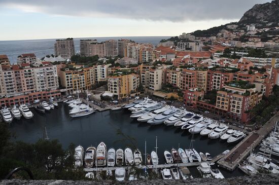 Яхты в порту Монако