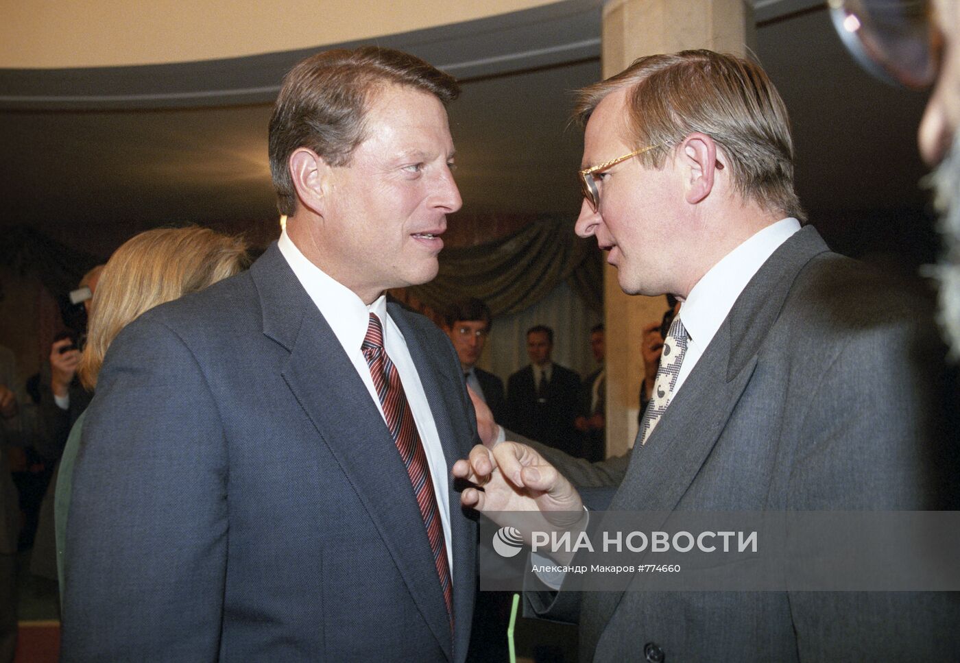 Политики Альберт Гор и Александр Шохин