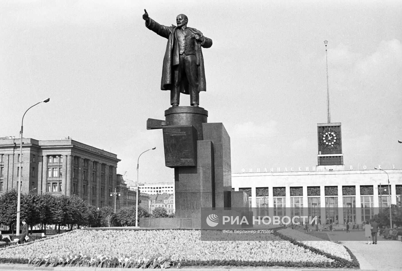 Памятник В.И.Ленину в городе Санкт-Петербург