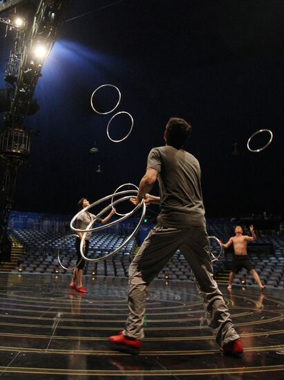 Жонглеры канадского Cirque du Solei