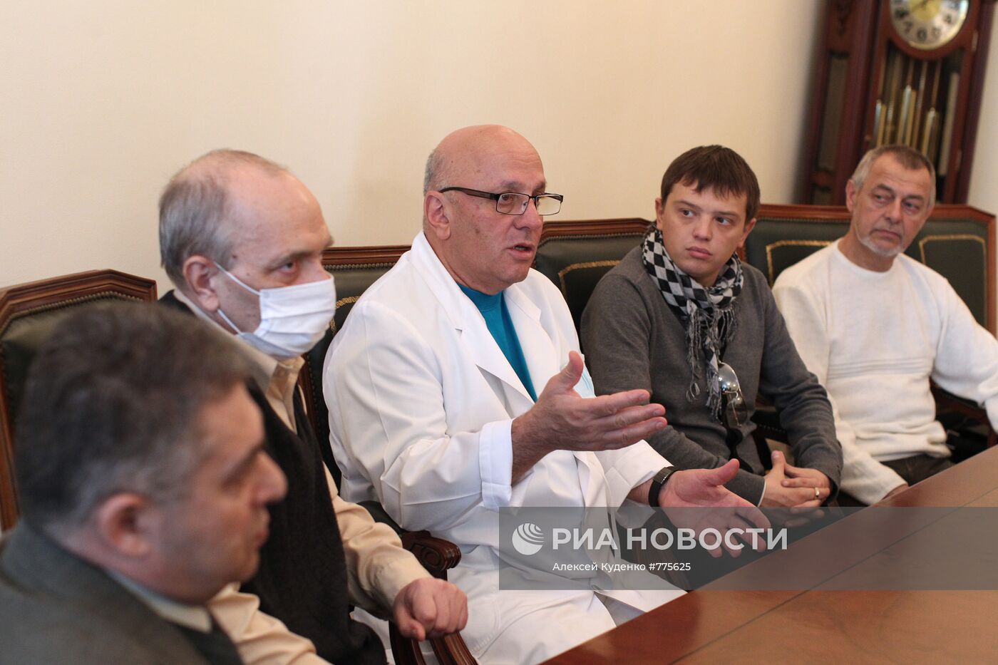 Могели Хубутия встретился с бывшими пациентами