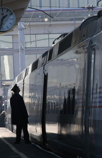 Презентация скоростного поезда "Аллегро" в Санкт-Петербурге