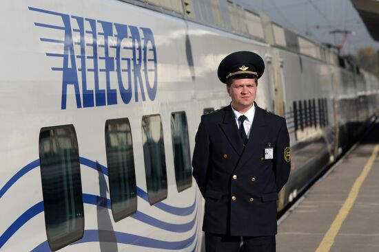 Презентация скоростного поезда "Аллегро" в Санкт-Петербурге