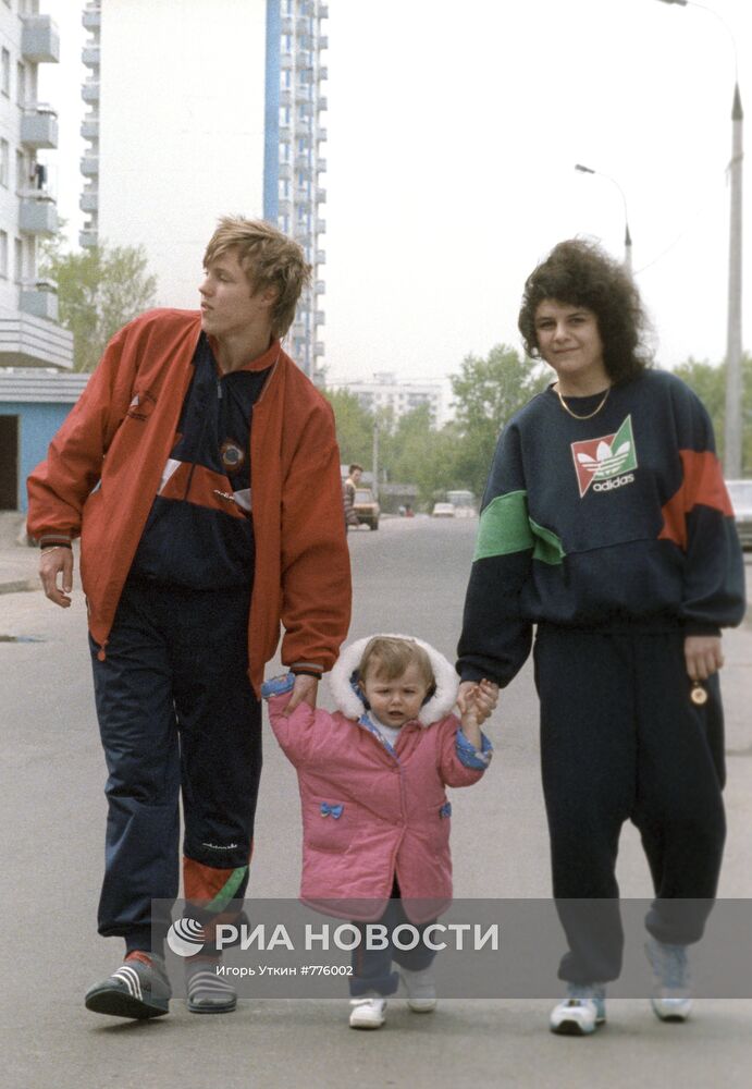 Футболист Игорь Колыванов с семьей