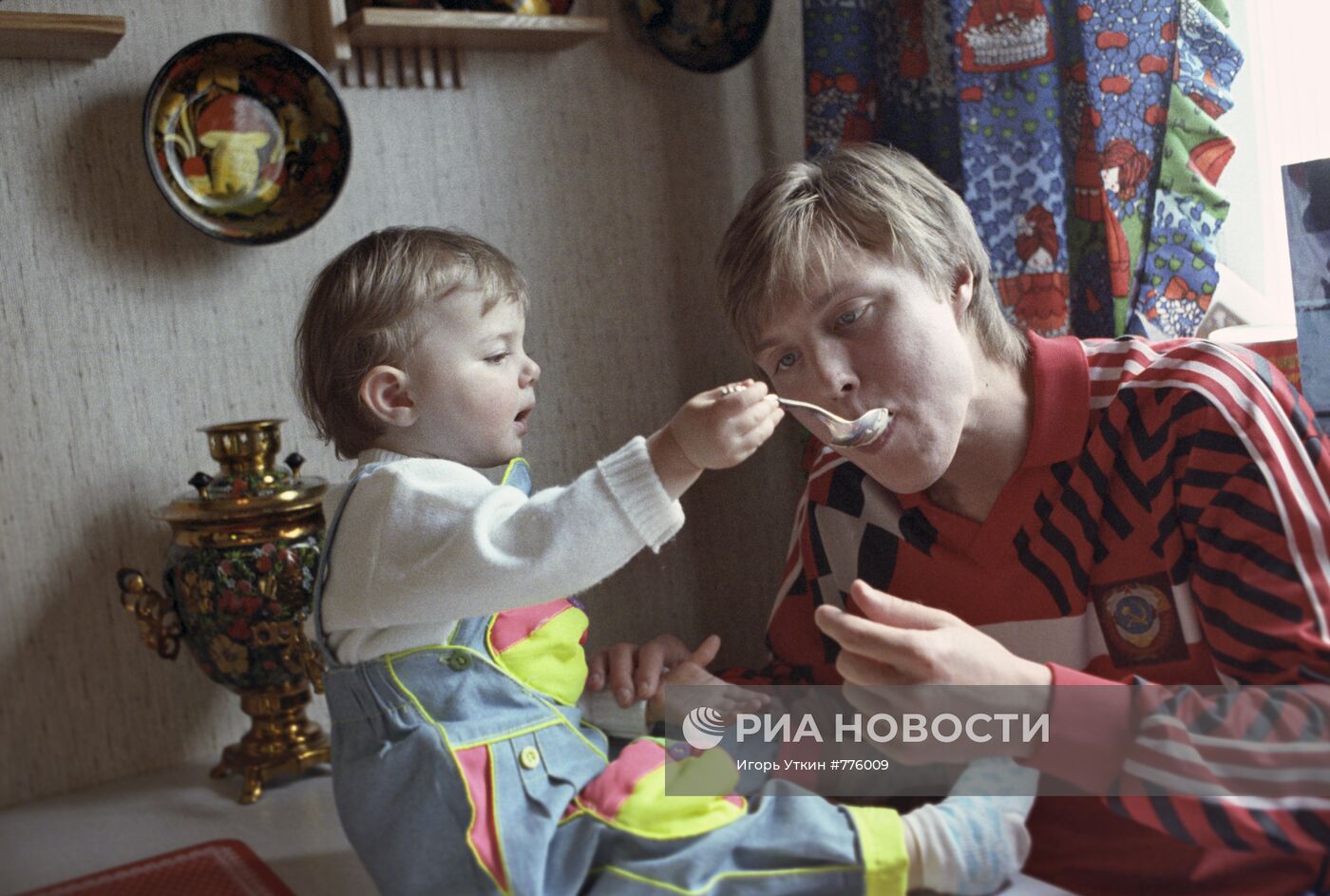 Футболист Игорь Колыванов с дочерью