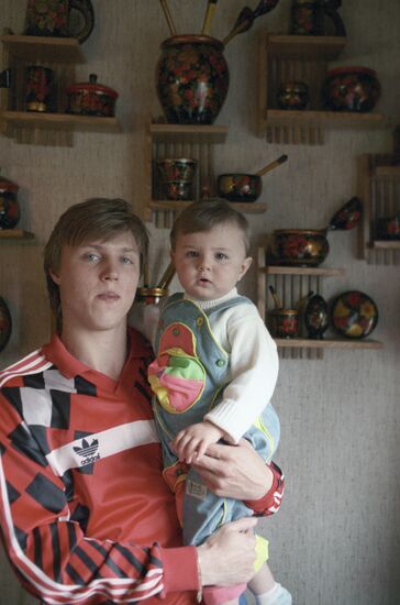 Футболист Игорь Колыванов с дочерью