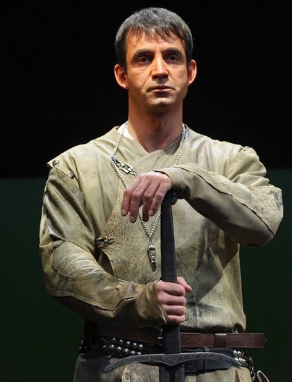 Дмитрий Певцов